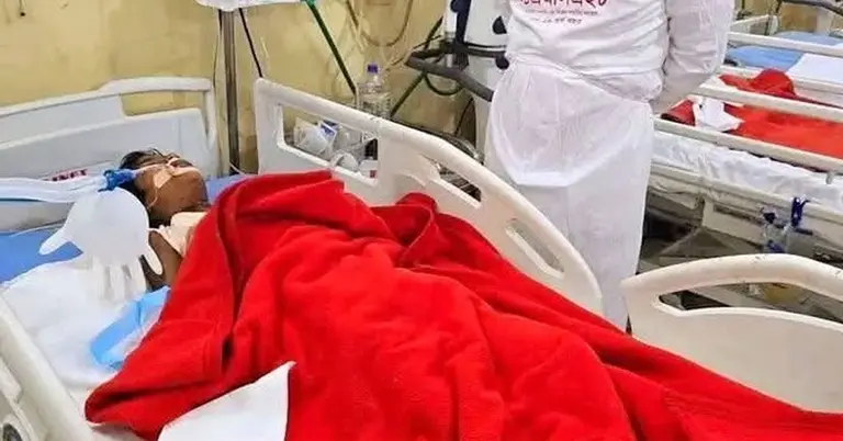 হাসপাতালে চিকিৎসাধীন অবস্থায় শিশু আছিয়া